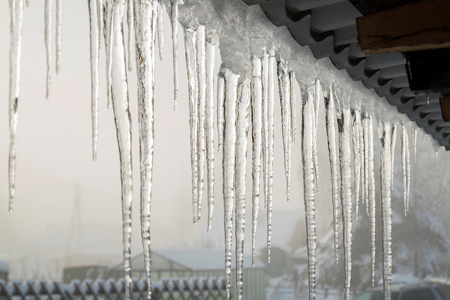 4 REASONS TO ADDRESS ICE DAMS BEFORE TEMPERATURES DROP